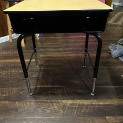 Kid’s Classroom Desk 