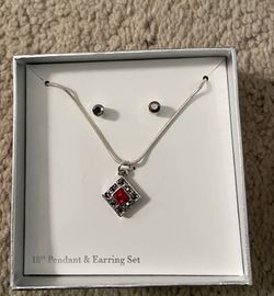 Beautiful red stone necklace with matching earrings NEW