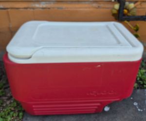 Igloo Red Plastic Cooler  .Selling as is .See All The Pictures