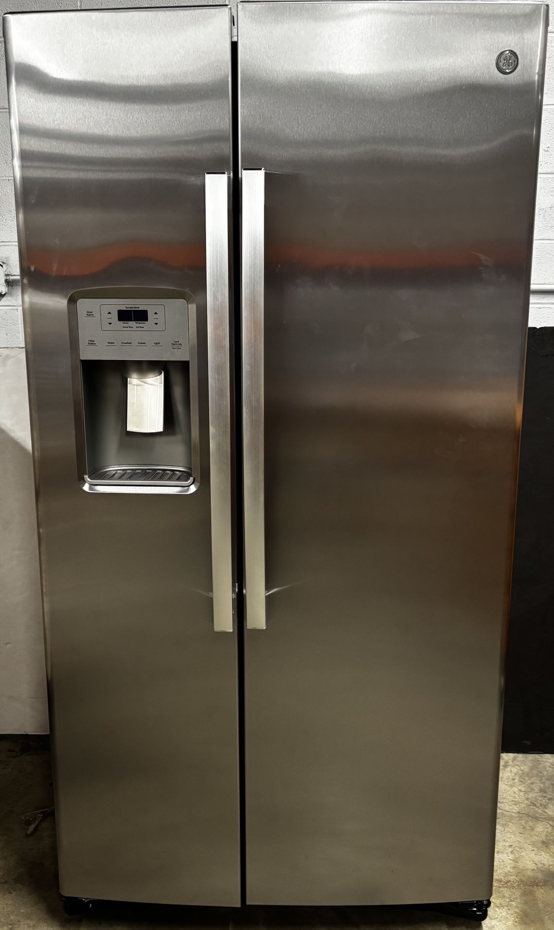 GE 21.8 Cu Ft Side By Side Refrigerator In Fingerprint Resistant Stainless Steel, Counter Depth