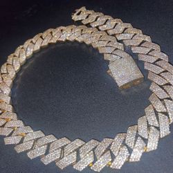 Fully Iced Out Chunky 20mm Cuban Link