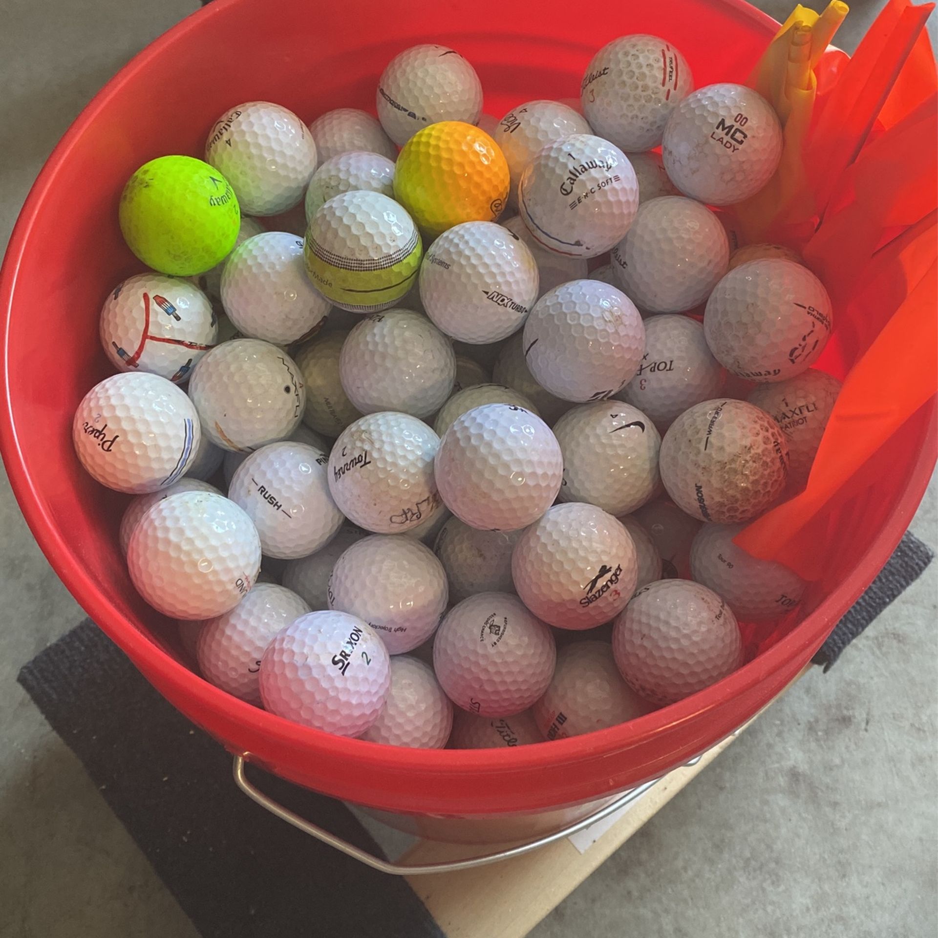 5 Gallon Bucket Of Golf Balls for Sale in Ridgefield, WA OfferUp