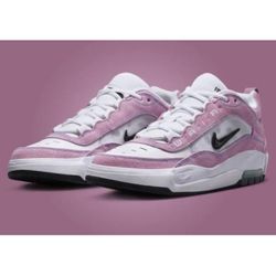Nike SB - Size 10.5 - $15