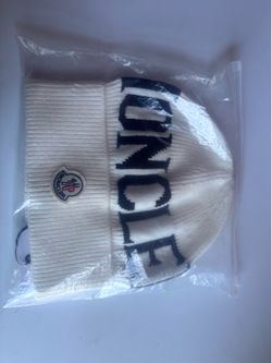 Moncler hat