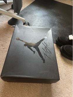 Air Jordan 4 black cat size 9.5 (no original laces)