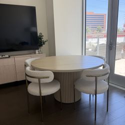 Round Dining Table With 4 Chairs