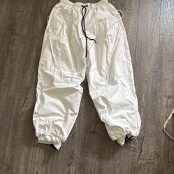 women’s size small baggy snowpants (white) 