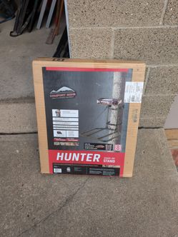 Hunter hang on tree stand