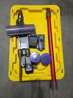 Dyson Batteries & Vaccum Accessories