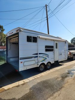 2002 Tail-Gater TOY HAULER