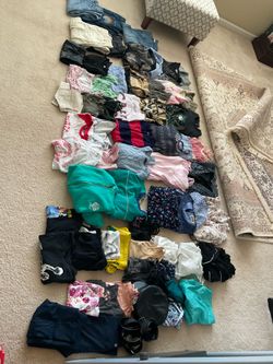 90 pieces Juniors and Women Clothes in size small & Medium  Lots of Brands