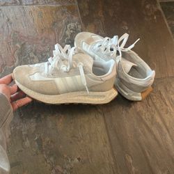 Women’s Shoe Adidas Retropy  