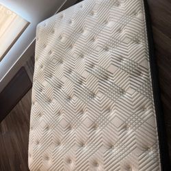 Queen Beautyrest Plush Mattress  Colchón Queen Beautyrest Plush