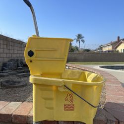 Large Capacity Mop Bucket (rolling) 