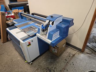 UV 9060v Flatbed Printer