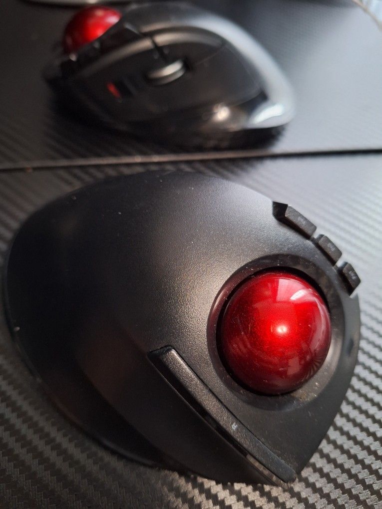 Elecom Deft Wireless Trackball Mouse
