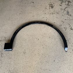 2021 AUDI Q5 FRONT RIGHT RH SIDE OUTER WHEEL MOLDING ARCH FLARE