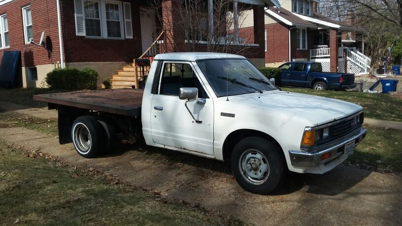 85 Nissan dually flatbed, 5 spd stick, only 150k