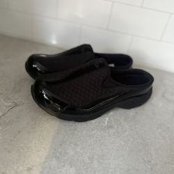 New easy spirit Black Quilted Slip-On mules clogs Shoes womens sz 7