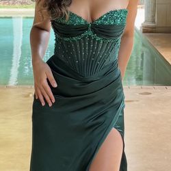Emerald Green Prom Dress – Size 4  