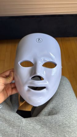 LED Facial mask and red light therapy