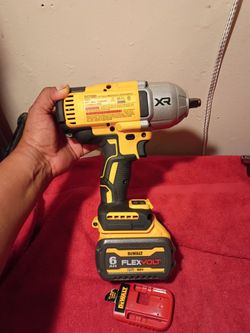 XR 20 VOLT DEWALT BRUSHLESS 1/2 impacto con batería $$350 fijo