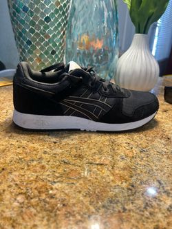 Assis tennis shoe brand new bk/gold original shoes no box size 9 men
