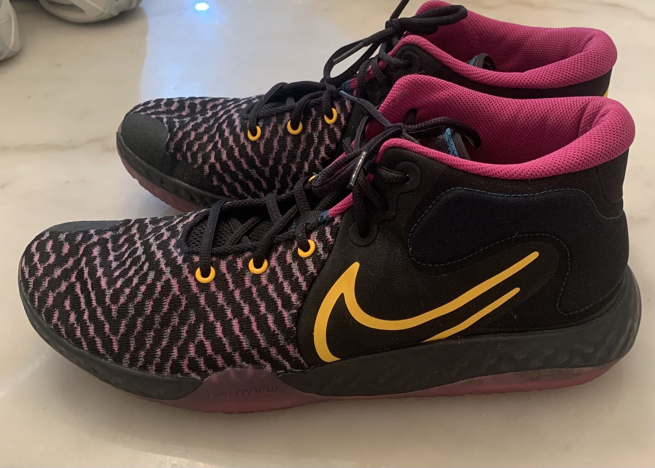 Nike KD Trey 5 VIII Black Cactus Flower display picture 1