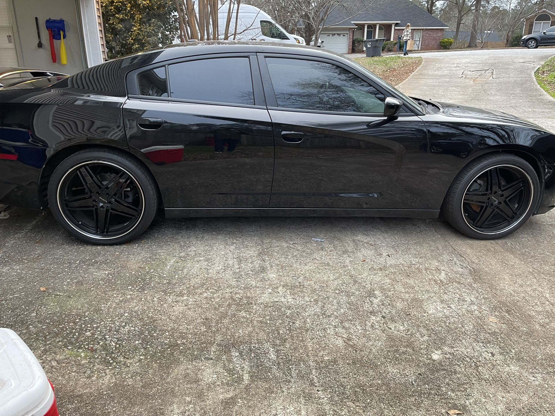 2014 DODGE CHARGER Sxt Plus. Black Top Package 22in Ravetti Rims Leather Interior Heated Seats. BEATS BY DRE SPEAKERS /10inch Beats By Dre Subwoofer 