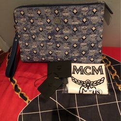 Auth Sign Mcm Sachet W/wrist .New W/tag