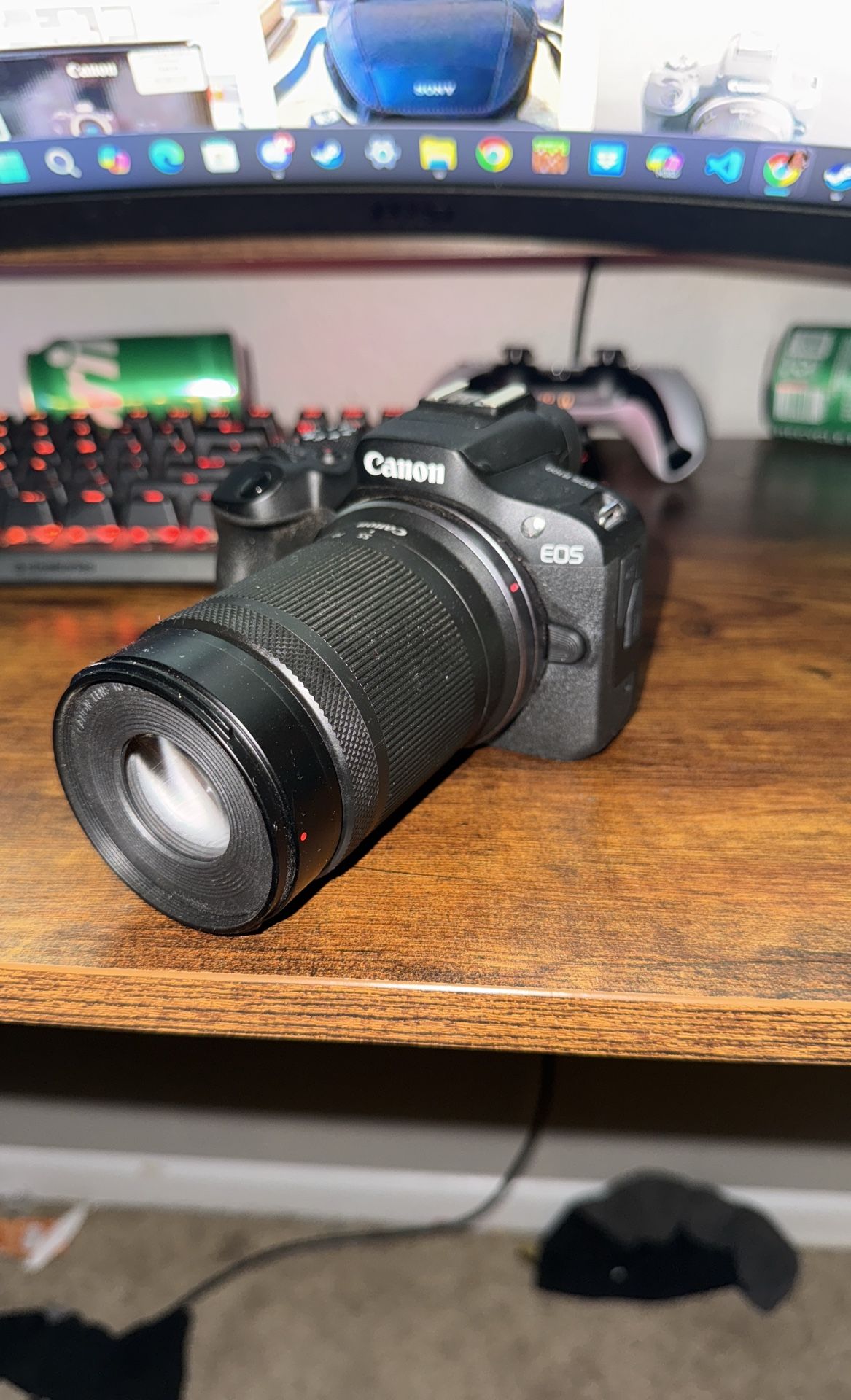 Canon EOS R100
