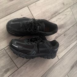 Nike Vomero 5 size 11