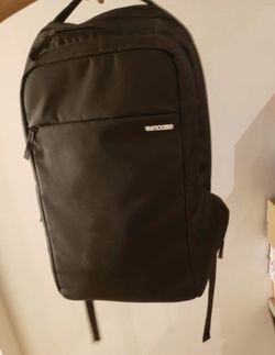 Incase Icon Laptop backpack BLACK Like New