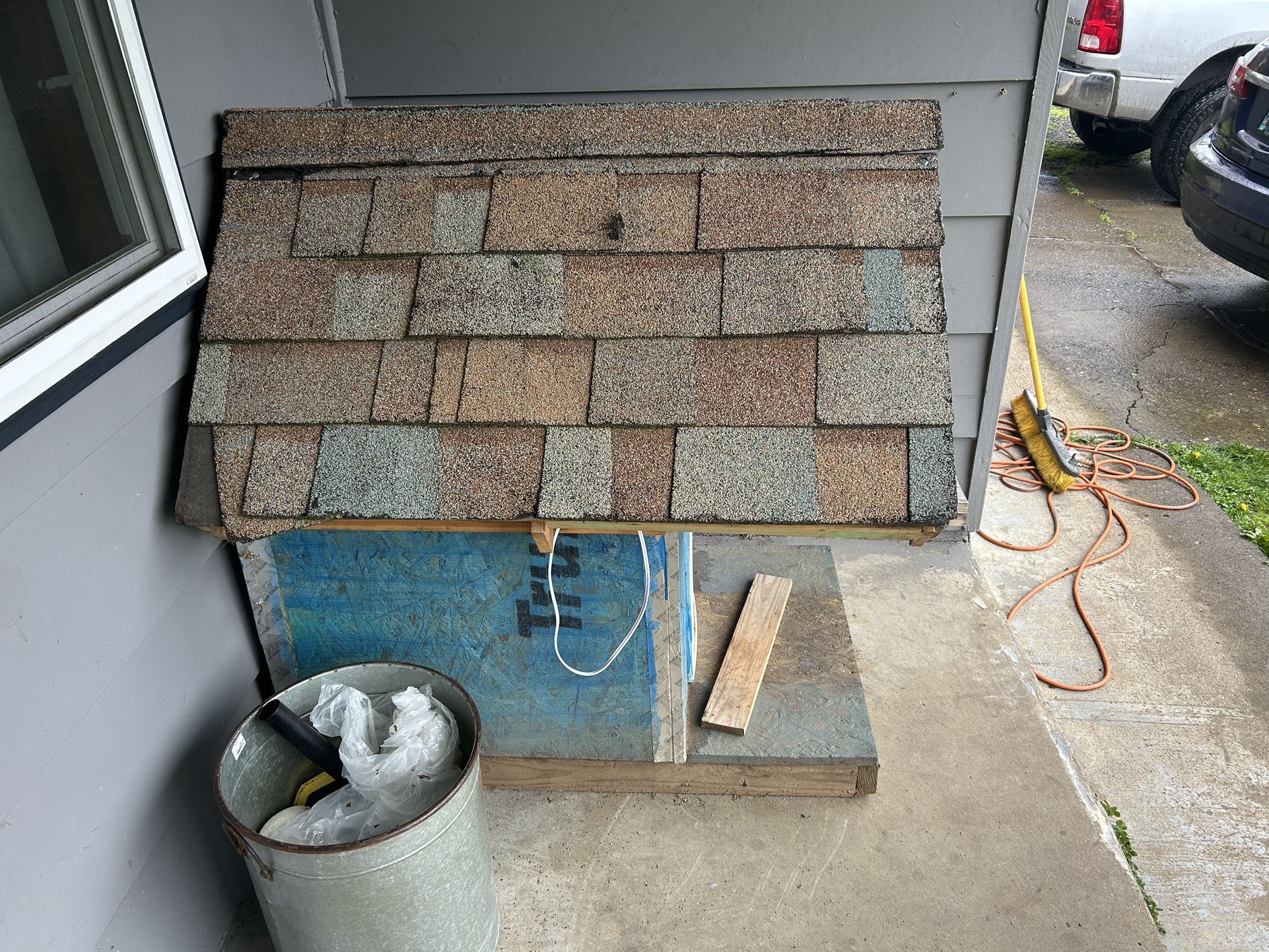 Free Dog House