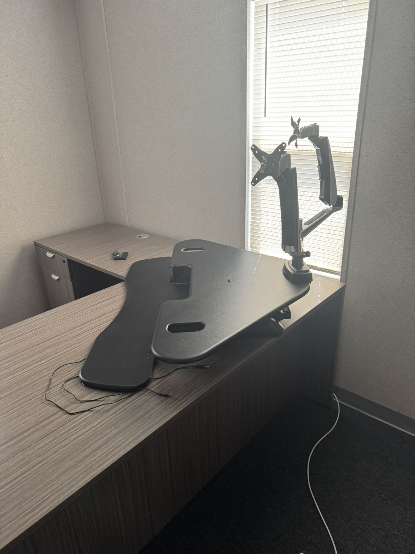 Varidesk Corner 36 Stand Up Desk
