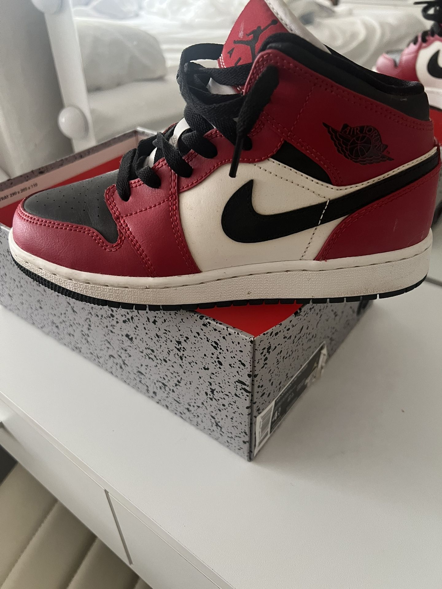 Air Jordan 1 Mid