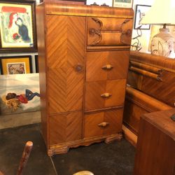Vintage 4-Drawer Art-Deco Armoire (DN)