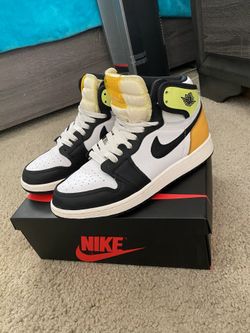 Jordan 1 Retro High OG Volt