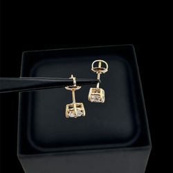 Round Diamond Earrings In 14k Yellow Gold 