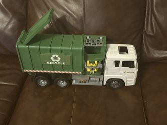 Garbage Truck W Moving Parts & Trash Cans/Signs
