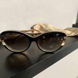 LOUIS VUITTON Petit Soupcon Cat Eye Sunglasses 