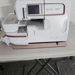 Husqvarna Amber Air S 600 Serger Sewing