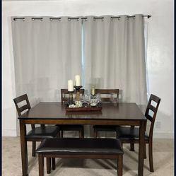 Ashley Furniture Dining Table With 4 Chairs & Bench / Mesa Comedor Contemporaneo De 4 Sillas Y Banca