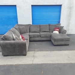 Huge sectional couch gray, very nice