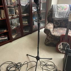 Sennheiser e835 Microphone Bundle With Stand & Cable 
