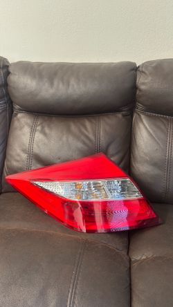 Driver side Taillight for 2010-2012 Honda Crosstour OEM