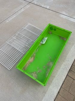 Small Animal Cage with Wire Lid