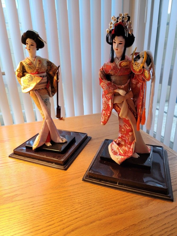 PAir Of Japanese Dolls