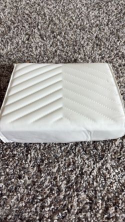 Brand new purse from SHEIN. Never used. Arrived with Dent