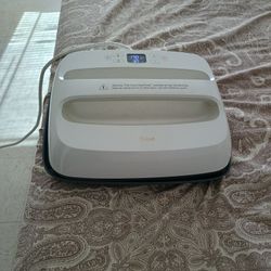 Cricut Easy Press Fabric Iron
